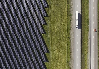 Потребителите енергия разкриват 220- MW планове за слънчев парк